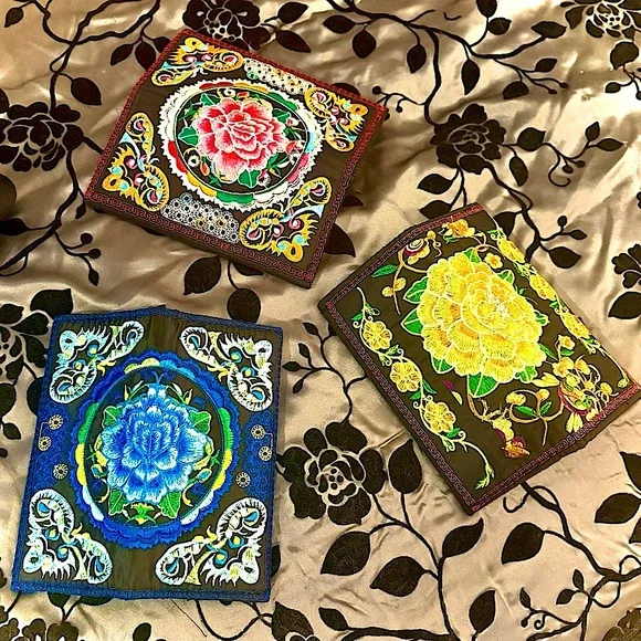 Colorful Embroidered Floral Wallets, Set of 3 🌼 🌺 🪻 - Picture 6 of 6